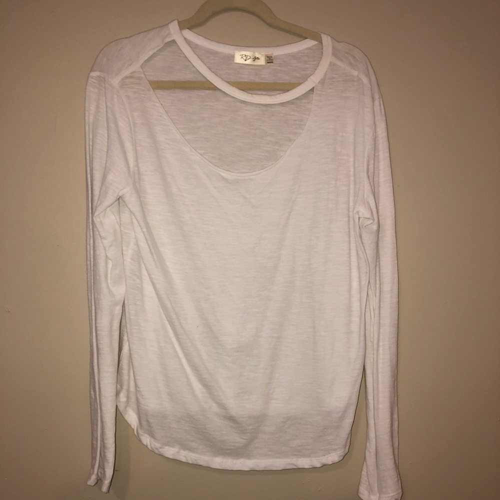 Long sleeve neck cut shirt